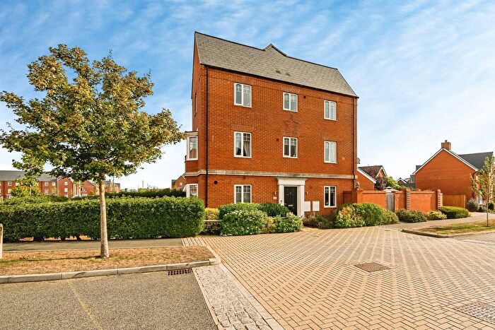 4 Bedroom Semi-Detached House For Sale In Barge Crescent, Broughton, Aylesbury, HP22