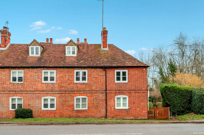 3 Bedroom End Of Terrace House For Sale In Nuneham Courtenay, Oxford, OX44