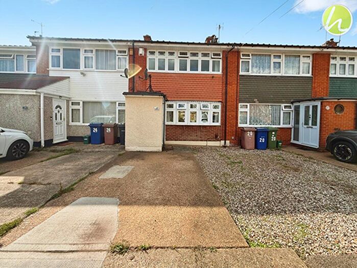 3 Bedroom Terraced House For Sale In Colville Close, Corringham, SS17
