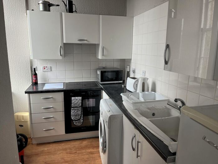 1 Bedroom Flat To Rent In South Bridge, Edinburgh, EH1