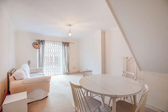 2 Bedroom Terraced House To Rent In Oxley Close, London, SE1