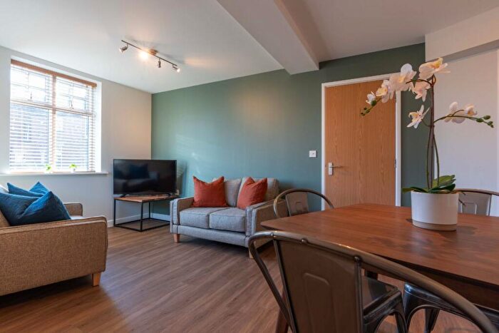 4 Bedroom Flat To Rent In Jesmond Road, Newcastle, NE2