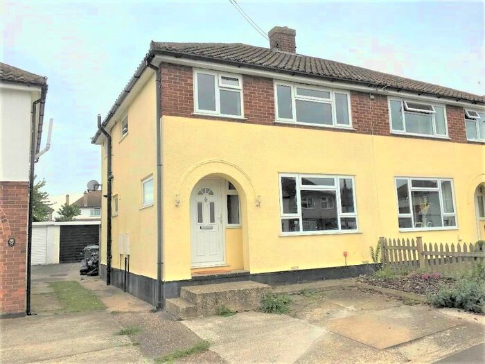 3 Bedroom Semi-Detached House To Rent In Strawberry Close, Braintree, CM7