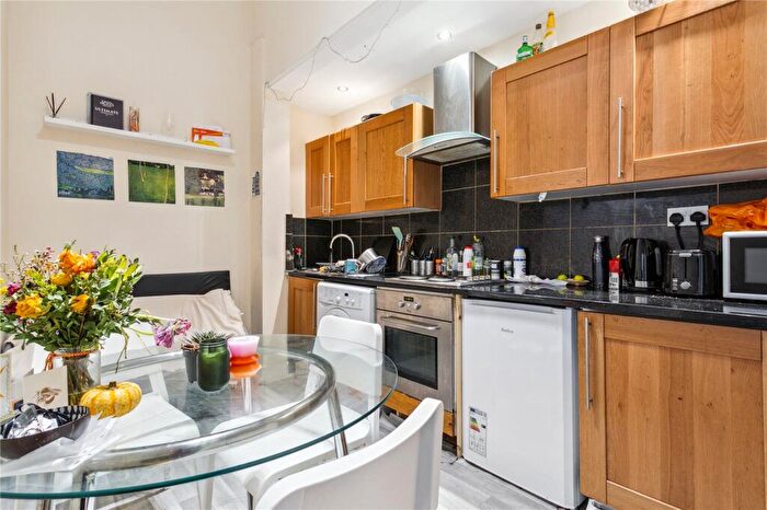 3 Bedroom Flat To Rent In Hazelville Road, Archway, N19