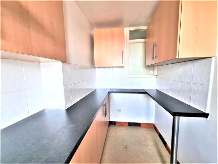 2 Bedroom Apartment To Rent In Sandra Close, London, N22