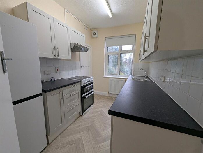 2 Bedroom Maisonette To Rent In High Street, Hornchurch, RM12
