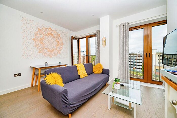 1 Bedroom Apartment For Sale In Grosvenor Road, St. Albans, AL1