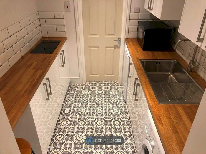 1 Bedroom Flat To Rent In Neal Street, Watford, WD18