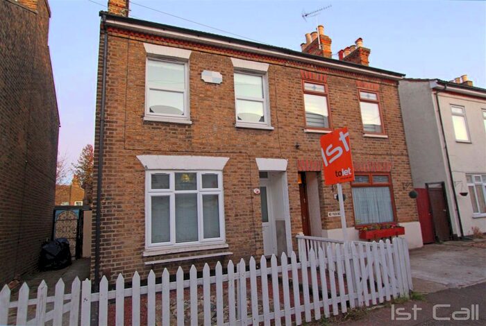 2 Bedroom Semi-Detached House To Rent In Park Street, Westcliff-On-Sea, SS0