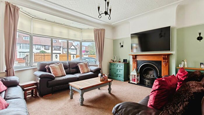 4 Bedroom Semi-detached House For Sale In Broadway Avenue, Wallasey, CH45