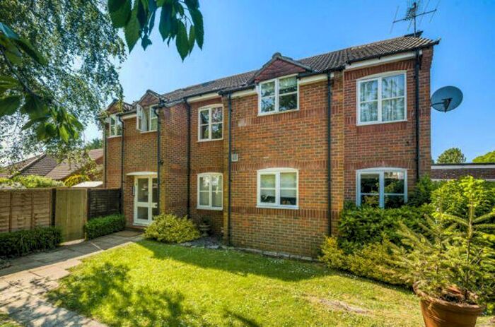 1 Bedroom Flat To Rent In Beacon Hill Road, Hindhead, GU26