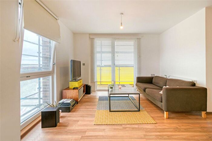 2 Bedroom Flat To Rent In Goldfinch Court, A Finchley Road, NW11