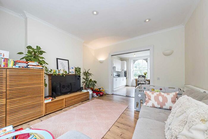 2 Bedroom Maisonette To Rent In Barnsbury Road, Islington, N1