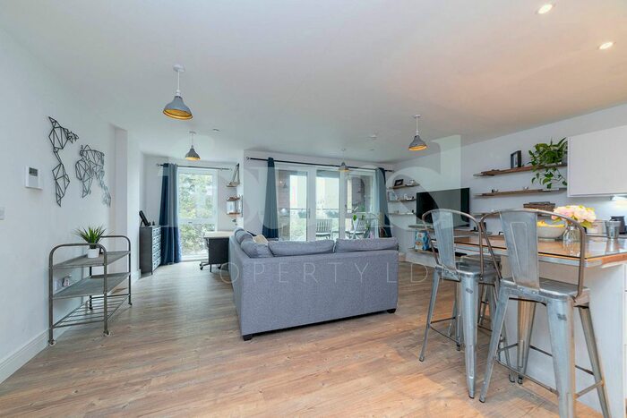 1 Bedroom Flat For Sale In Lion Wharf Road, Isleworth, TW7
