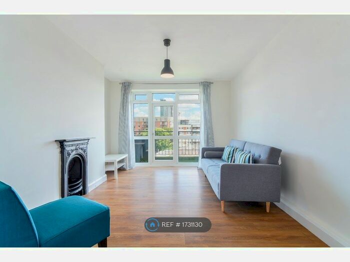 2 Bedroom Flat To Rent In Buckingham House, London, N4