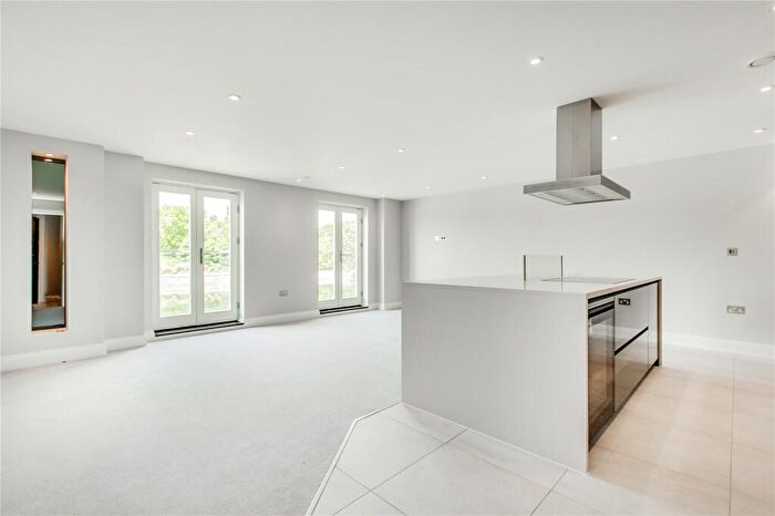 2 Bedroom Flat To Rent In Mortlake High Street, Mortlake, SW14