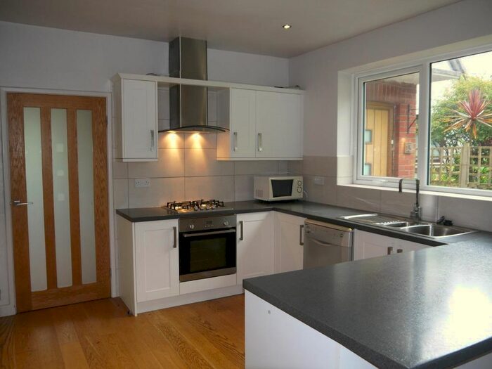 3 Bedroom Detached House To Rent In Hendrefoilan Road, Sketty, Swansea, SA2