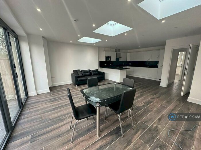 5 Bedroom Semi-Detached House To Rent In South Way, Croydon, West Wickam, Shirley, Beckenham, Crystal Pa, CR0