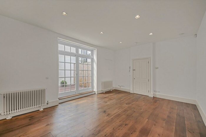 2 Bedroom Flat To Rent In Queens Gate, SW7