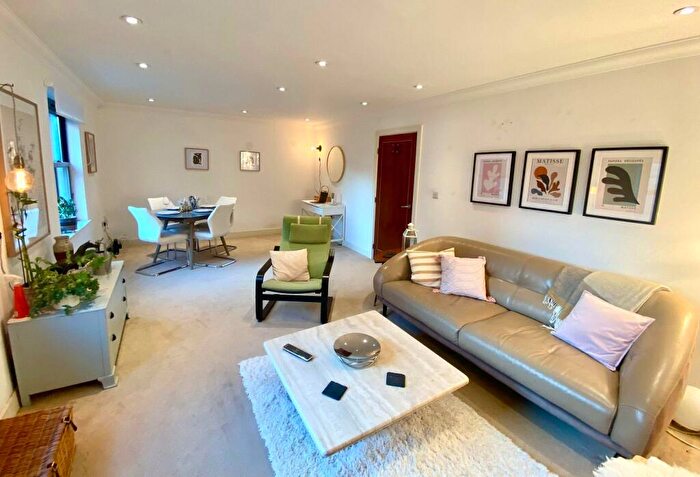 2 Bedroom Flat To Rent In Mount Stuart Square, Cardiff Bay, Cardiff, CF10