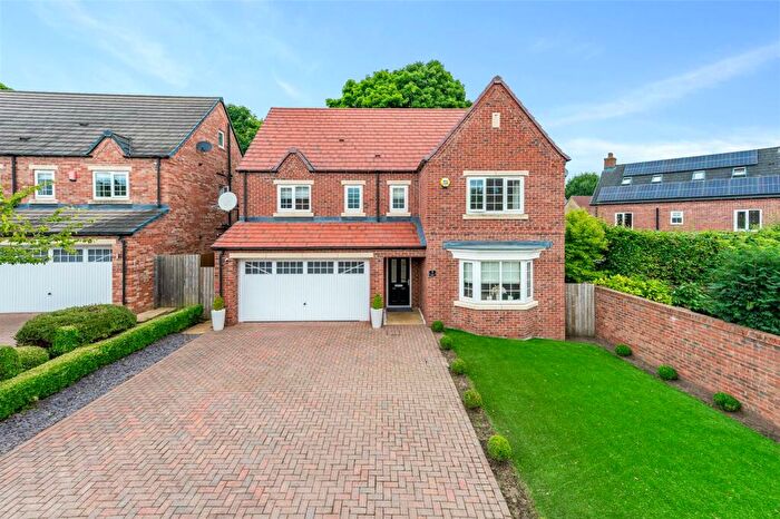 6 Bedroom Detached House To Rent In Aspen Drive, Scarcroft, Leeds, LS14