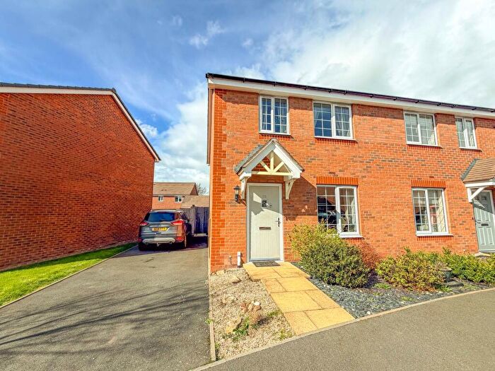 3 Bedroom Semi Detached House For Sale In Harvest Way, Nuneaton, CV10