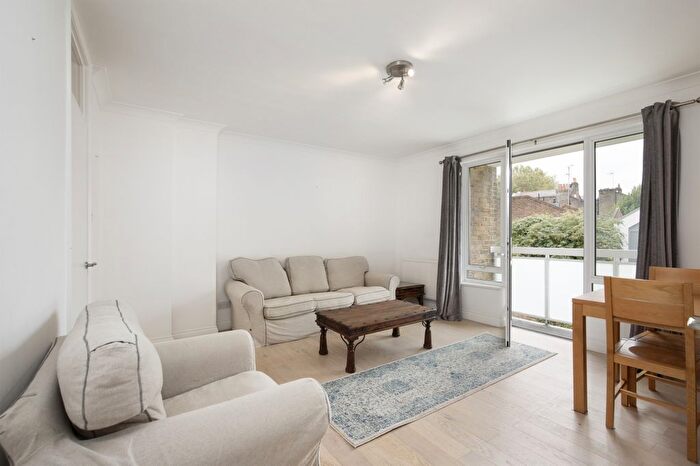 3 Bedroom Flat To Rent In Camden Walk, London, N1