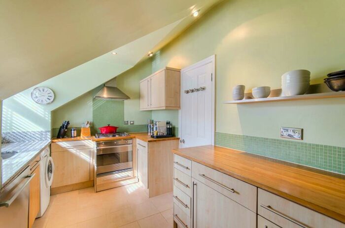 1 Bedroom Flat To Rent In Redcliffe Gardens, Chelsea, London, SW10