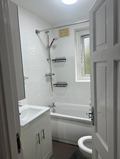 2 Bedroom Flat To Rent In Rudheath Avenue, Manchester, M20