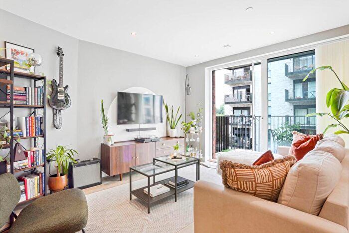 1 Bedroom Apartment For Sale In Rookwood Way, Fish Island, E3