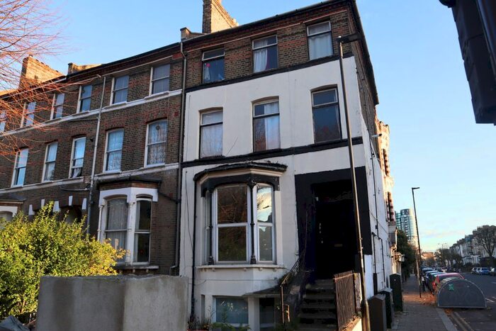 3 Bedroom Flat To Rent In Tollington Park, London, N4