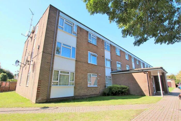 2 Bedroom Apartment To Rent In Curlew Road, Bournemouth, BH8
