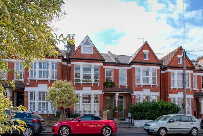 2 Bedroom Flat To Rent In Norfolk House Road, London, SW16