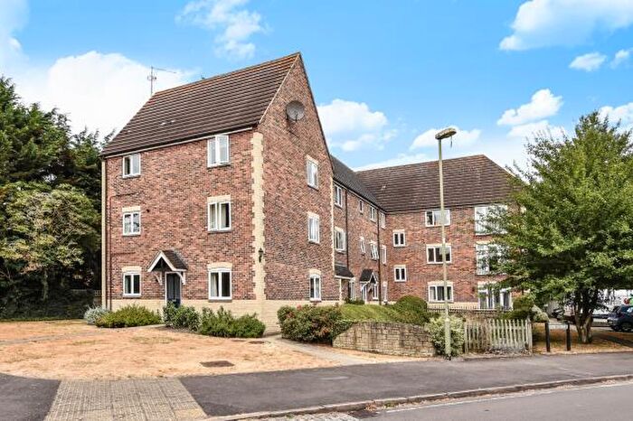 2 Bedroom Apartment For Sale In Anna Pavlova Close, Abingdon, OX14