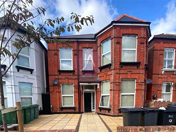 1 Bedroom Apartment To Rent In Manstone Road, Kilburn, London, NW2
