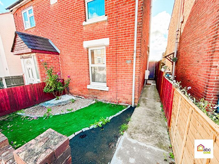 3 Bedroom Terraced House To Rent In Harwich Road, Colchester, CO4