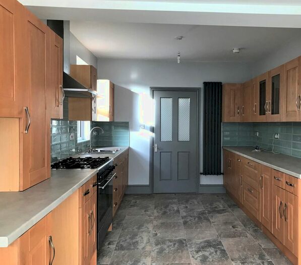 4 Bedroom Terraced House To Rent In Corporation Road, Cardiff, CF11