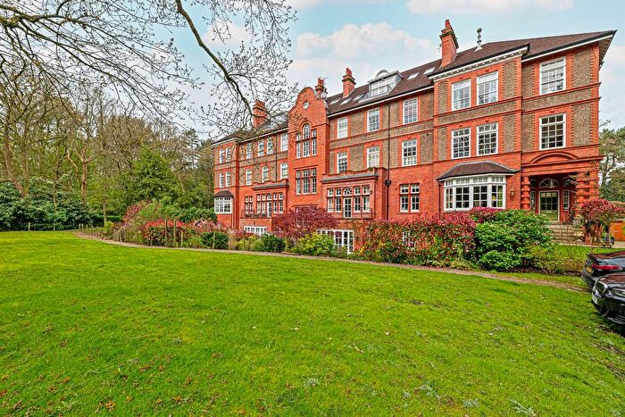 2 Bedroom Flat For Sale In Kingswood Park, Kingswood, Frodsham, WA6