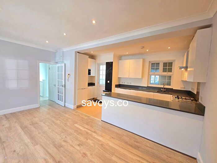 3 Bedroom Flat To Rent In Ashbourne Avenue, London, NW11