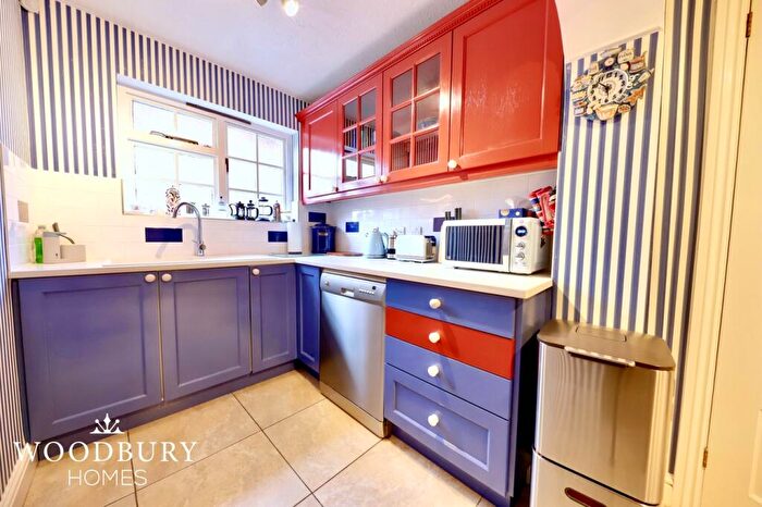2 Bedroom Detached House For Sale In Baldwins Hill, Loughton, IG10