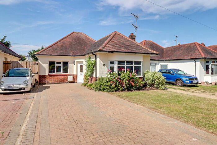 4 Bedroom Detached Bungalow For Sale In Leighwood Avenue, Leigh-on-Sea, SS9
