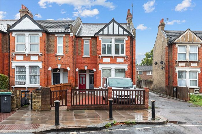 3 Bedroom Flat For Sale In Lansdowne Road, London, N17