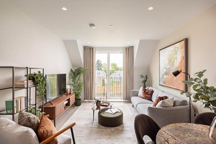 2 Bedroom Retirement Property For Sale In Hobbs Close, West Byfleet, KT14