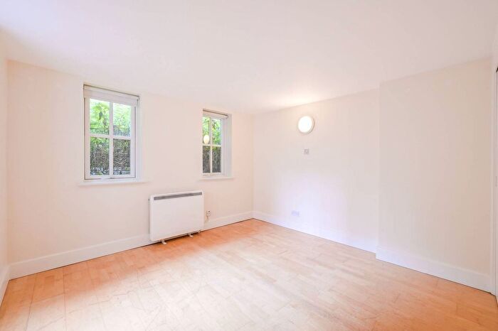 2 Bedroom Flat For Sale In York Way, King's Cross, London, N1