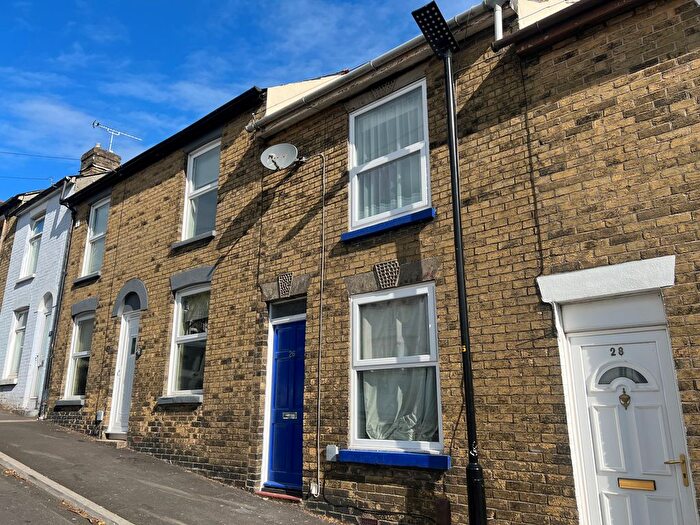2 Bedroom Terraced House To Rent In Bridge Road, Cowes, PO31