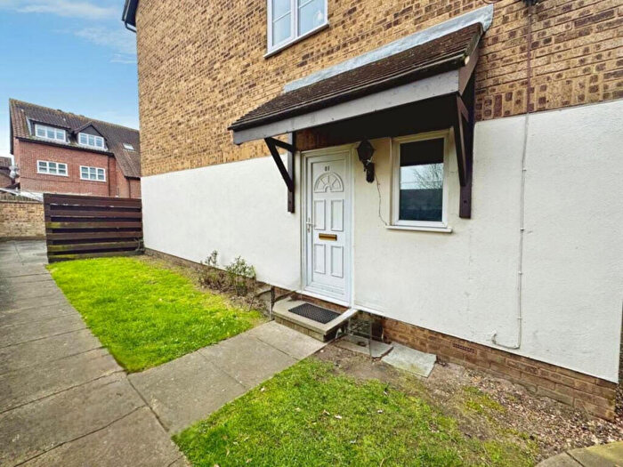 2 Bedroom Flat For Sale In Falcon Close, Dartford, DA1