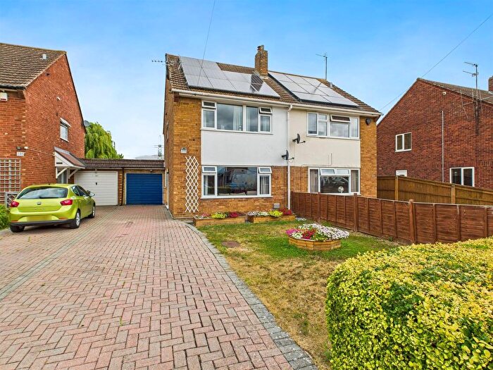 3 Bedroom Semi Detached House For Sale In Park Avenue, Longlevens, Gloucester, GL2