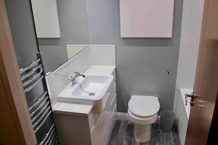 2 Bedroom Flat To Rent In Old Tolbooth Wynd, Old Town, Edinburgh, EH8