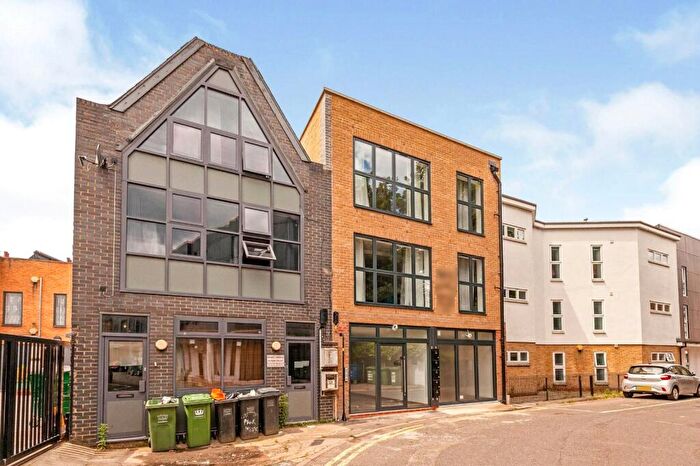 3 Bedroom Flat To Rent In Hatcham Park Mews, London, SE14