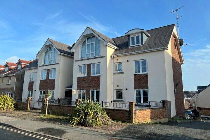 2 Bedroom Flat To Rent In Newport Road, Cowes, PO31